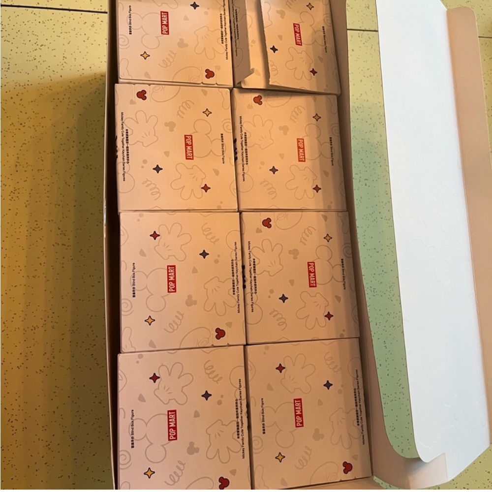 Pop mart mickey and friends Mickey new in box - Picture 5 of 6